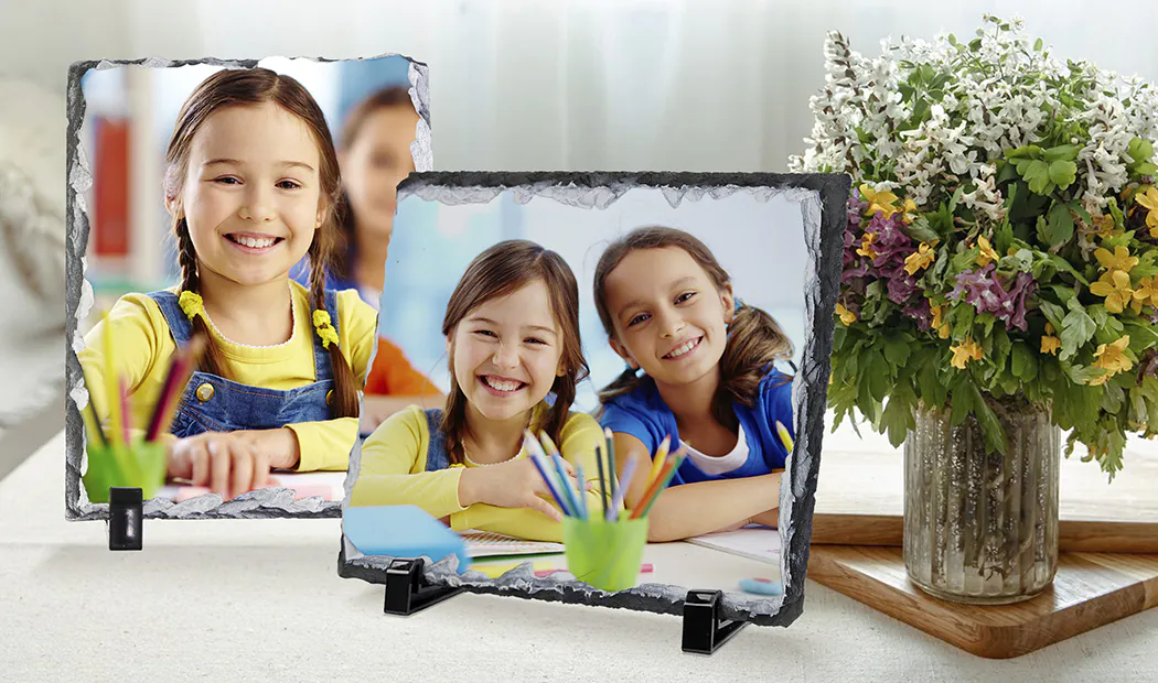 ["Steinschiefer mit Familienfoto", "Steinschiefer mit Familienfoto", "Steinschiefer mit Familienfoto", "Steinschiefer mit Familienfoto", "Steinschiefer mit Familienfoto", "Steinschiefer mit Familienfoto", "", "", "", "", ""]||||||||||