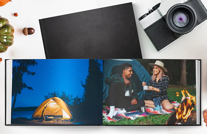 Personalisierte Fotoalben mit romantischen Paarbildern und Foto-Cover