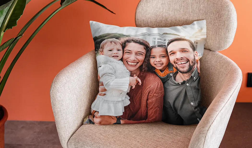 Personalisiertes Kissen mit Neugeborenenfoto – liebevoll gestaltet und hochwertig gefertigt in Deutschland.